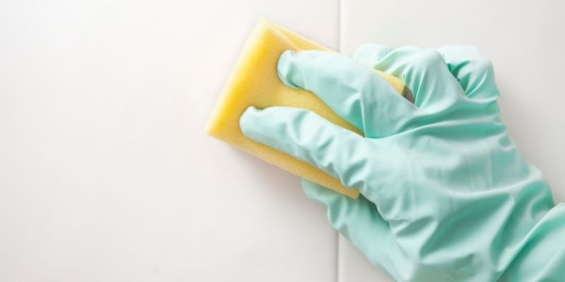 quitar restos de cemento en azulejos